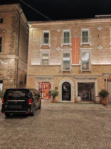Palazzo Cortesi Macerata Bagian luar foto